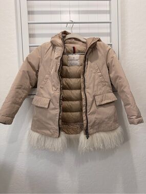 Moncler Girls Down Jacket Fur Trim with Hood Size 8A (130cm)